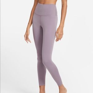 Nike Yoga Women’s High-Waisted 7/8 Leggings